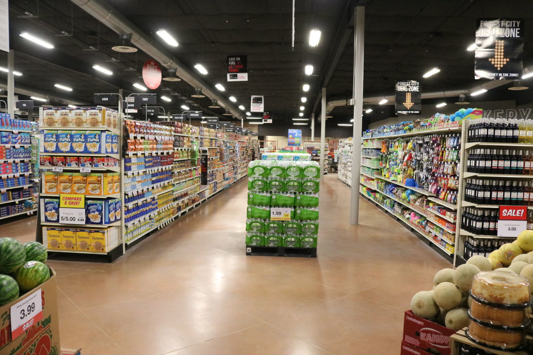 Hy-Vee Aisle